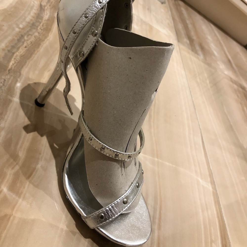 High heel pumps